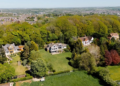 6 bedroom house for sale - Riggotts Lane, Walton, Chesterfield, S42 - the property quarter estate