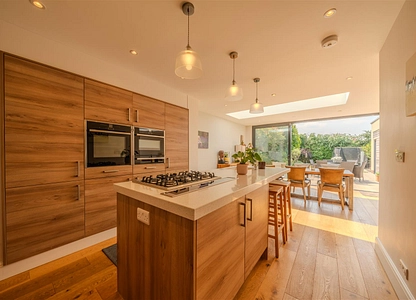 4 bedroom house for sale - Somersall Lane, Chesterfield, Derbyshire, S40 - view 2