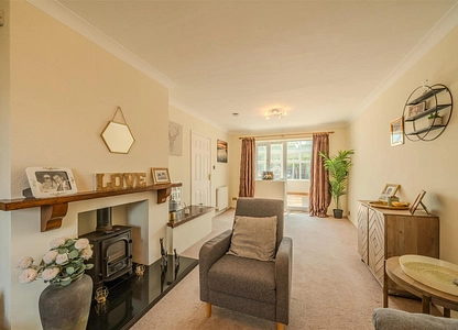 3 bedroom house for sale - Errington Road, Chesterfield, Derbyshire, S40 - view 2