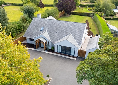 5 bedroom house for sale - Matlock Road, Walton, Chesterfield, Derbyshire, S42 - the property quarter estate