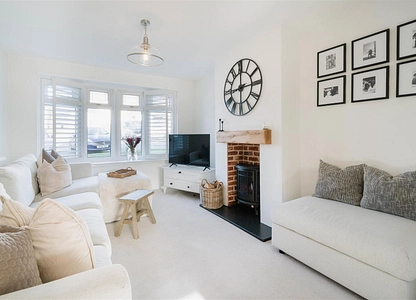 3 bedroom house for sale - Paddock Close, Wingerworth, Chesterfield, Derbyshire, S42 - view 2