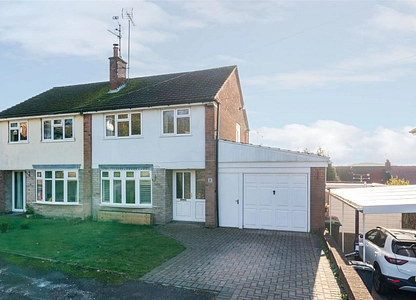 3 bedroom house for sale - Paddock Close, Wingerworth, Chesterfield, Derbyshire, S42 - the property quarter estate