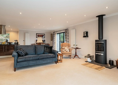 3 bedroom bungalow for sale - Dakeyne Close, Hackney, Matlock, Derbyshire, DE4 - view 2