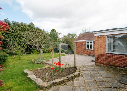2 bedroom bungalow for sale - Norton Avenue, Chesterfield, Derbyshire, S40 - view 2