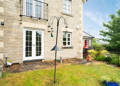 2 bedroom flat for sale - School Court, New Road, Chesterfield, Chesterfield, S42 - view 2