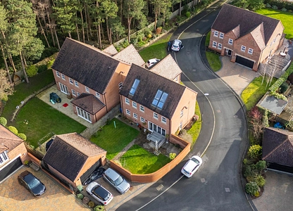 5 bedroom house for sale - Treeneuk Gardens, Chesterfield, Derbyshire, S40 - view 2