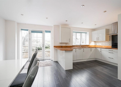 4 bedroom house for sale - Chesterfield Road, Dronfield, S18 - view 2