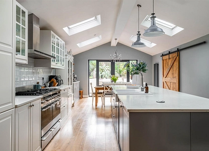 5 bedroom house for sale - Hazel Drive, Chesterfield, Derbyshire, S40 - view 2