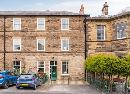 4 bedroom house for sale - Woodmere Drive, Old Whittington, Chesterfield, Derbyshire, S41 - the property quarter estate