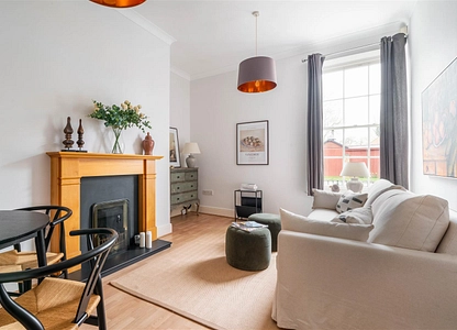 4 bedroom house for sale - Woodmere Drive, Old Whittington, Chesterfield, Derbyshire, S41 - view 2