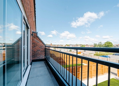 3 bedroom house for sale - Factory Street, Brampton, Chesterfield, S40 - view 2