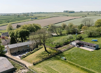 4 bedroom house for sale - Main Road, Wadshelf, Chesterfield, Derbyshire, S42 - the property quarter estate