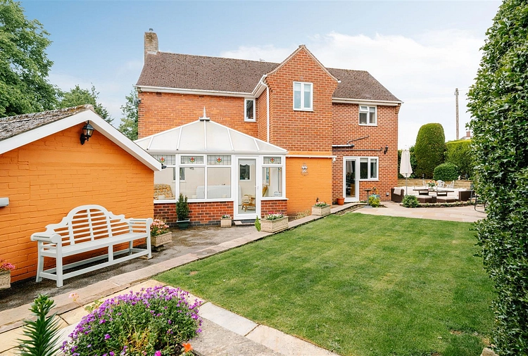Ashgate Valley Road, Chesterfield, Derbyshire, S40 - Dales & Peaks