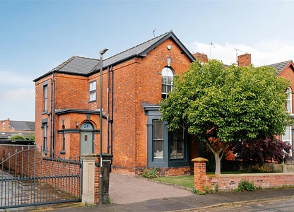 5 bedroom house for sale - Gladstone Road, Chesterfield, S40 - the property quarter estate