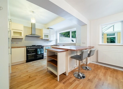 4 bedroom bungalow to rent - Derby Road, Chesterfield, S40 - view 2