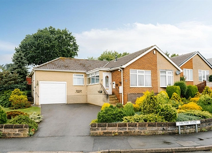 3 bedroom bungalow for sale - Halton Close, Chesterfield, Derbyshire, S41 - the property quarter estate