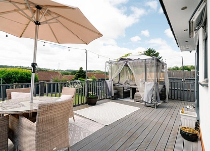 2 bedroom bungalow for sale - Langer Lane, Chesterfield, Derbyshire, S40 - view 2