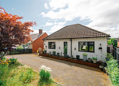 2 bedroom bungalow for sale - Langer Lane, Chesterfield, Derbyshire, S40 - the property quarter estate