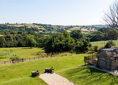 4 bedroom house for sale - Robridding Road, Ashover, Chesterfield, S45 - view 2