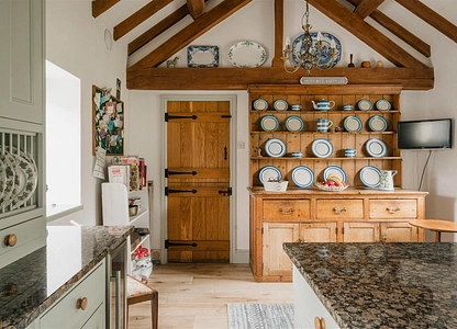 5 bedroom house for sale - Harewood Road, Harewood, Peak District, Derbyshire, S42 - view 2