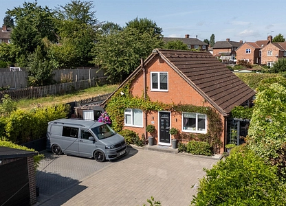 3 bedroom house for sale - Hollingwood Crescent, Hollingwood, Chesterfield, Derbyshire, S43 - the property quarter estate