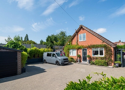 3 bedroom house for sale - Hollingwood Crescent, Hollingwood, Chesterfield, Derbyshire, S43 - the property quarter estate