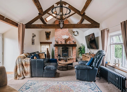2 bedroom cottage-detached for sale - Hagg Hill, New Tupton, Chesterfield, Derbyshire, S42 - view 2