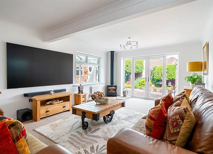 3 bedroom bungalow for sale - Thornbridge Crescent, Chesterfield, Derbyshire, S40 - view 2
