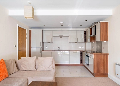 2 bedroom flat to rent - Hall View, Bradbury Place, Chatsworth Road, Chesterfield, Derbyshire, S40 - view 2