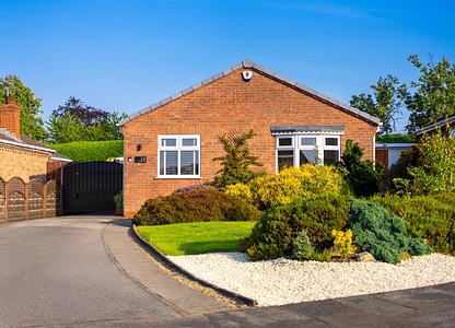 3 bedroom bungalow for sale - Elgin Close, Walton, Chesterfield, S40 - the property quarter estate
